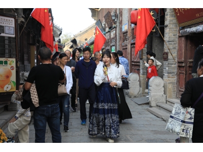 周村古商城·国庆嘉年华 | 这个假期，感谢每一个坚守在岗位上的你！